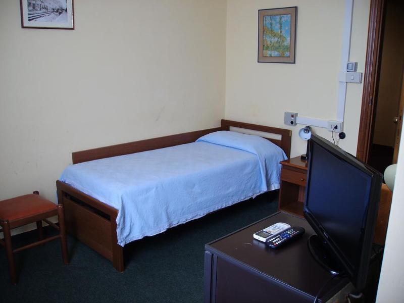 Giappone Inn Parking Hotel Livorno Exterior foto