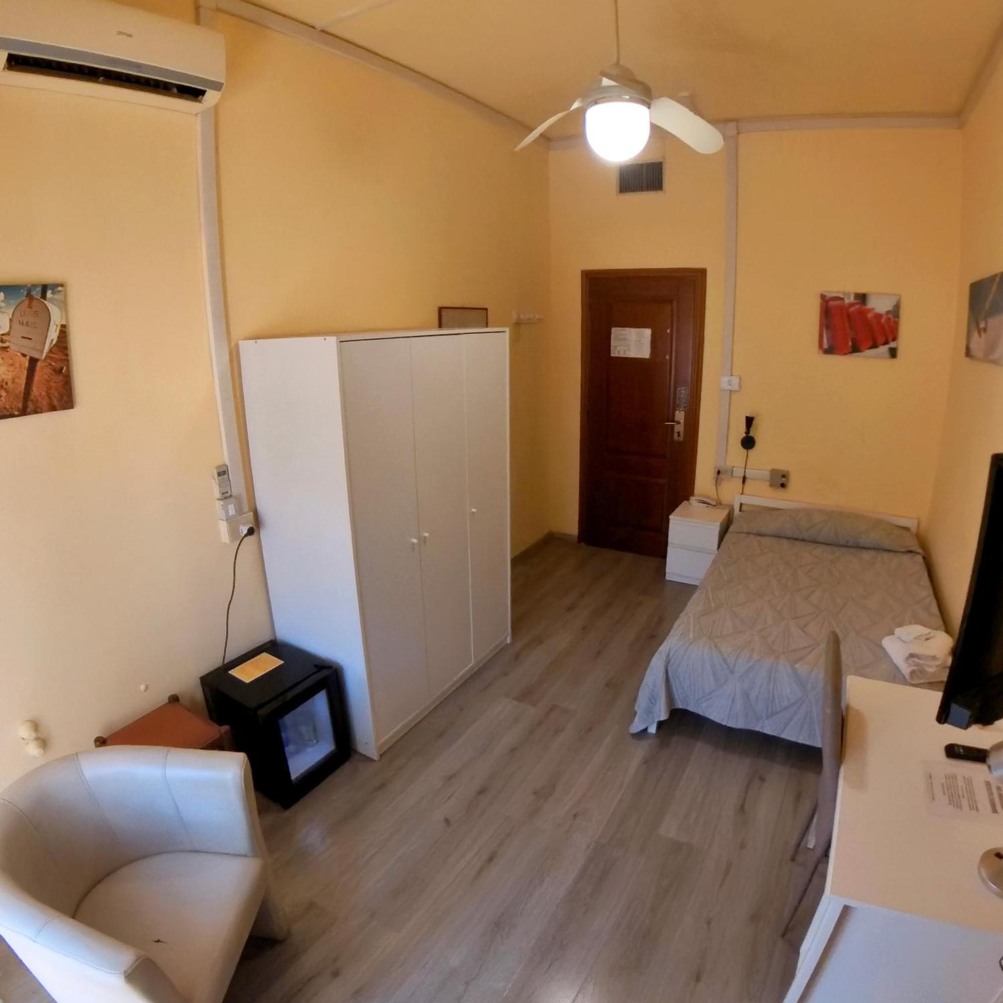 Giappone Inn Parking Hotel Livorno Exterior foto