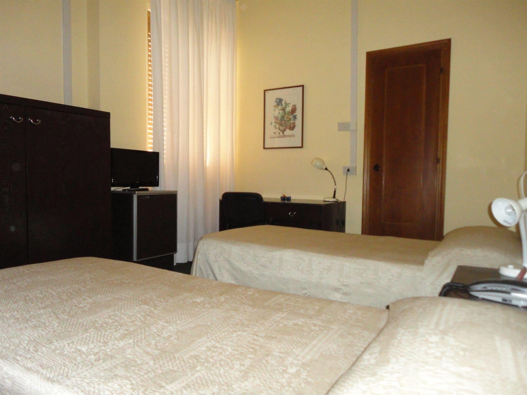 Giappone Inn Parking Hotel Livorno Exterior foto